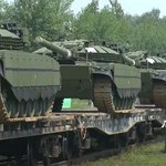 Ogromny transport najnowszych czołgów zmierza na Ukrainę