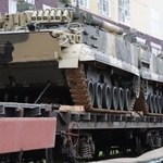 Ogromny transport najnowszych wozów bojowych BMP-3 w Ukrainie