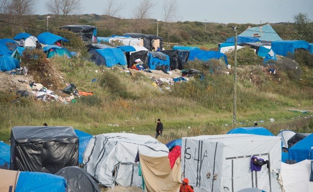Ogrzewane baraki dla imigrantów w Calais. Koszt: 18 mln euro
