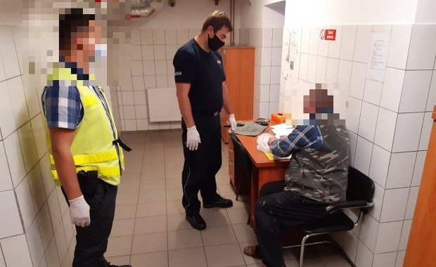 Ojciec i syn w areszcie. To oni zaatakowali policjantów w Pastuchowie [WIDEO]