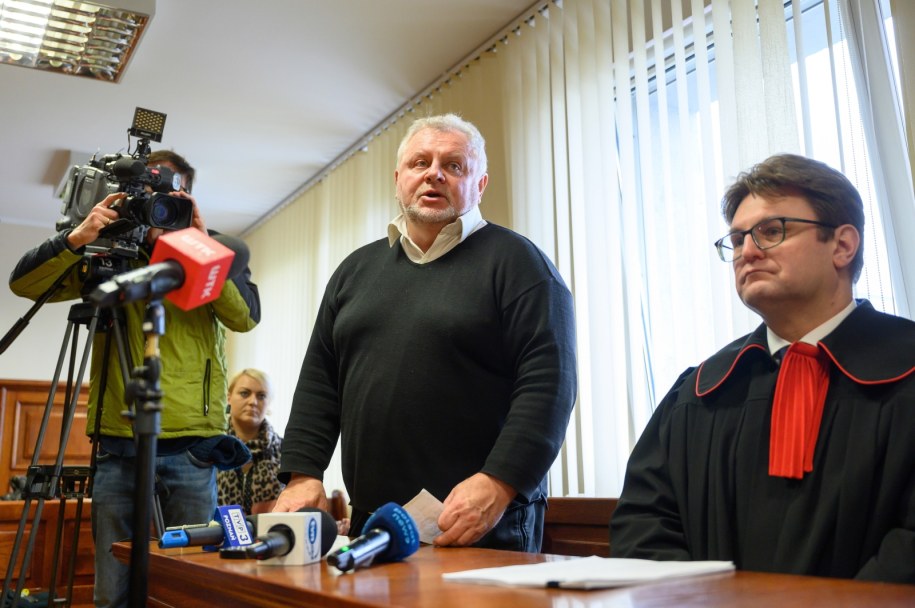 Ojciec ofiary Andrzej Tylman i prokurator Łukasz Wawrzyniak /	Jakub Kaczmarczyk   /PAP