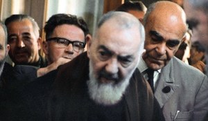Ojciec Pio i utajniony raport Watykanu. Co ustalił biskup Rossi?