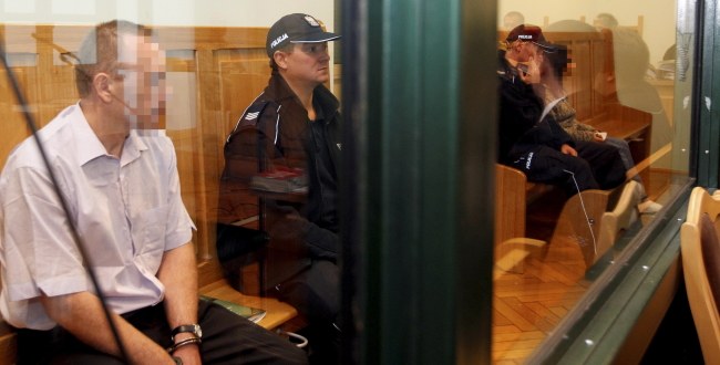 Ojciec Szymona podczas rozpoczęcia procesu /Andrzej Grygiel /PAP