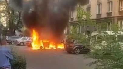 Ojciec wyciągnął trzylatka z płonącego auta. "Prawie nikt nie chciał pomóc"