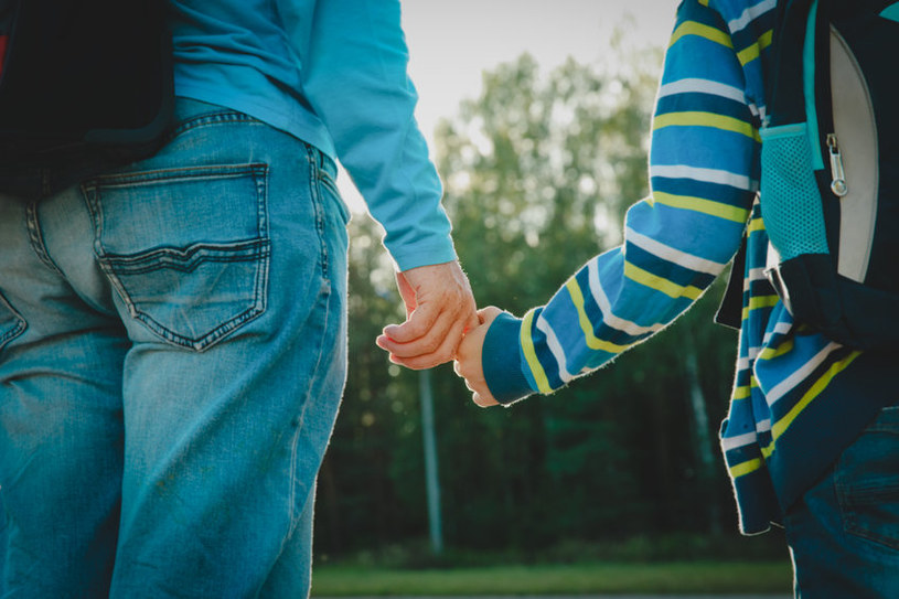 Ojcowie, którzy są czuli względem dzieci, mają wyższy poziom oksytocyny /123RF/PICSEL