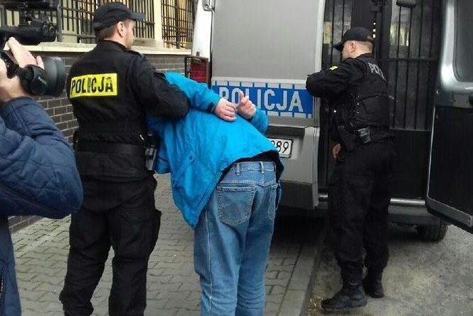 Ojczym dziecka doprowadzony do prokuratury. /Krzysztof Kuźmicz  /RMF MAXX