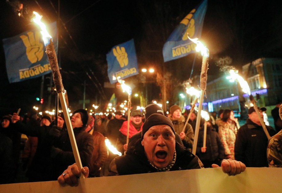 ok. 1000 osób pojawiło się marszu z okazji rocznicy urodzin Bandery /SERGEY DOLZHENKO /PAP