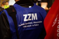 Ok. 400 związkowców Przewozów Regionalnych pikietuje przed MIR