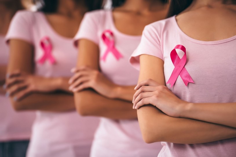 Ok. 8 procent kobiet na różnych etapach życia może zachorować na raka piersi /123RF/PICSEL