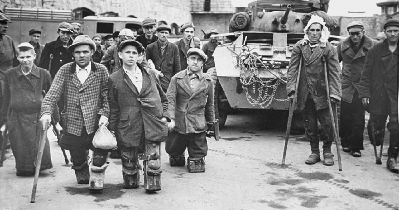 Okaleczeni więźniowie Mauthausen-Gusen tuż po wyzwoleniu 5 maja 1945 roku /US Holocaust Memorial Museum /INTERIA.PL/materiały prasowe