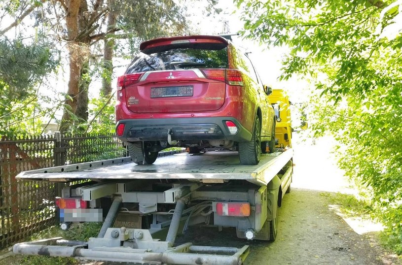 Okazało się, że Mitsubishi kilka dni wcześniej zostało skradzione w Niemczech. /Policja/KRP VI – Białołęka, Praga Północ, Targówek /