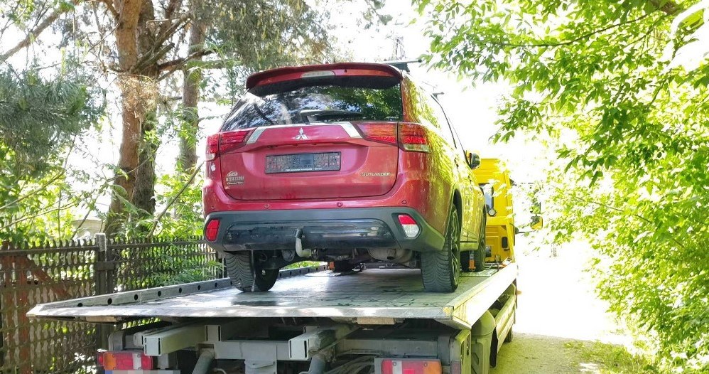 Okazało się, że Mitsubishi kilka dni wcześniej zostało skradzione w Niemczech. /Policja/KRP VI – Białołęka, Praga Północ, Targówek /