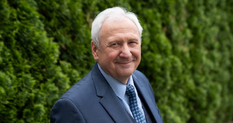 Okaże się, że Chojnicki wcale nie zamierza długo rozpaczać po Elżbiecie /Źródło: AIM