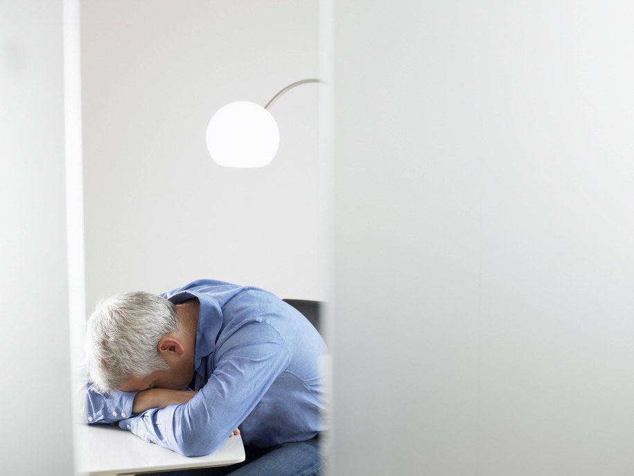 Okazuje się, że drzemka w pracy jest bardzo pożyteczna /DPA /PAP/EPA