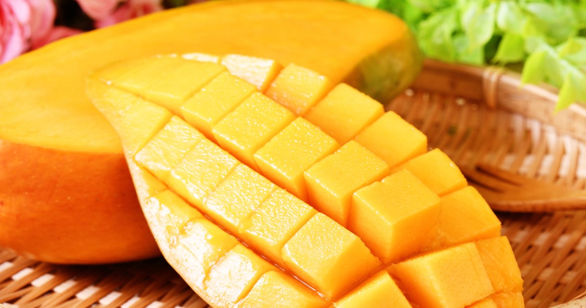 Okazuje się, że mango obniża ciśnienie krwi i poziom cholesterolu u kobiet po okresie menopauzy /123RF/PICSEL