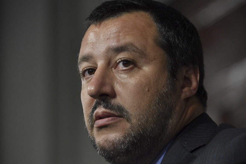 "Okazuje się, że nie jest w stanie powstrzymać swoich populistycznych przywódców" - wicepremierów Luigiego di Maio (szefa Ruchu) i Matteo Salviniego (przewodniczącego Ligi); Na zdj.: Matteo Salvini /ANDREAS SOLARO /AFP