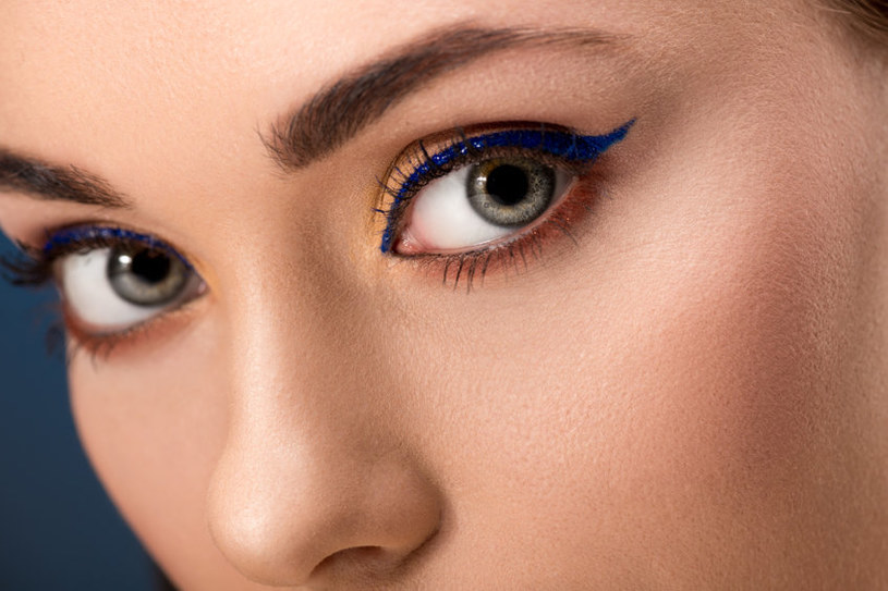 Okazuje się, że niewłaściwe używanie eyelinera może prowadzić do poważnych powikłań wzroku /123RF/PICSEL
