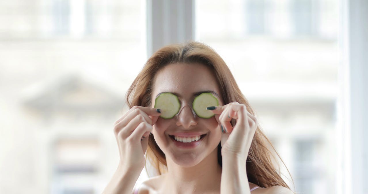 Okład z ogórka to balsam na suchą skórę twarzy /Andrea Piacquadio /pexels.com