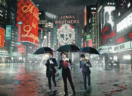 Okładka albumu "A Little Bit Longer" zespołu Jonas Brothers /