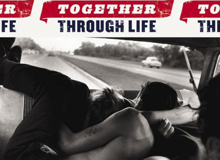 Okładka albumu "Together Through Life" Boba Dylana /