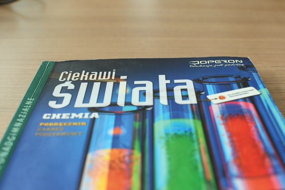 Okładka podręcznika "Ciekawi świata" /Gorąca Linia RMF FM /