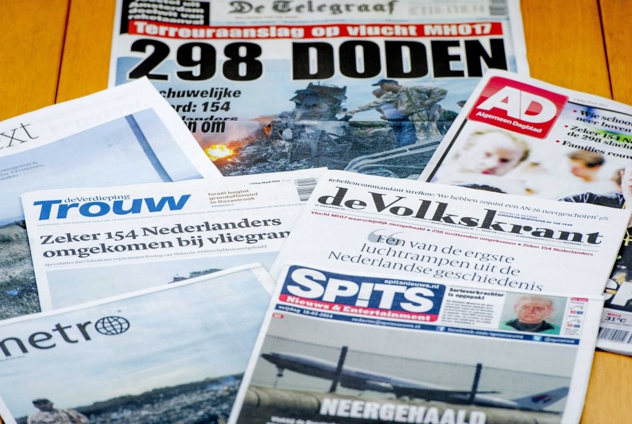 Okładki holenderskich gazet /ROBIN VAN LONKHUIJSEN /PAP/EPA