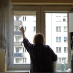 Okna i lustra przed 1 listopada myję rajstopami. Lśnią bez smug i zacieków