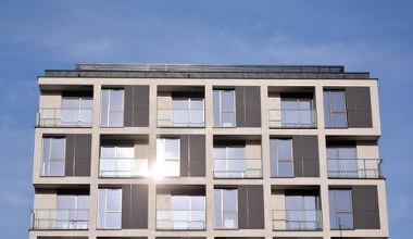 Okna jako źródło energii. Nowa chińska technologia CUSC zmienia miasta
