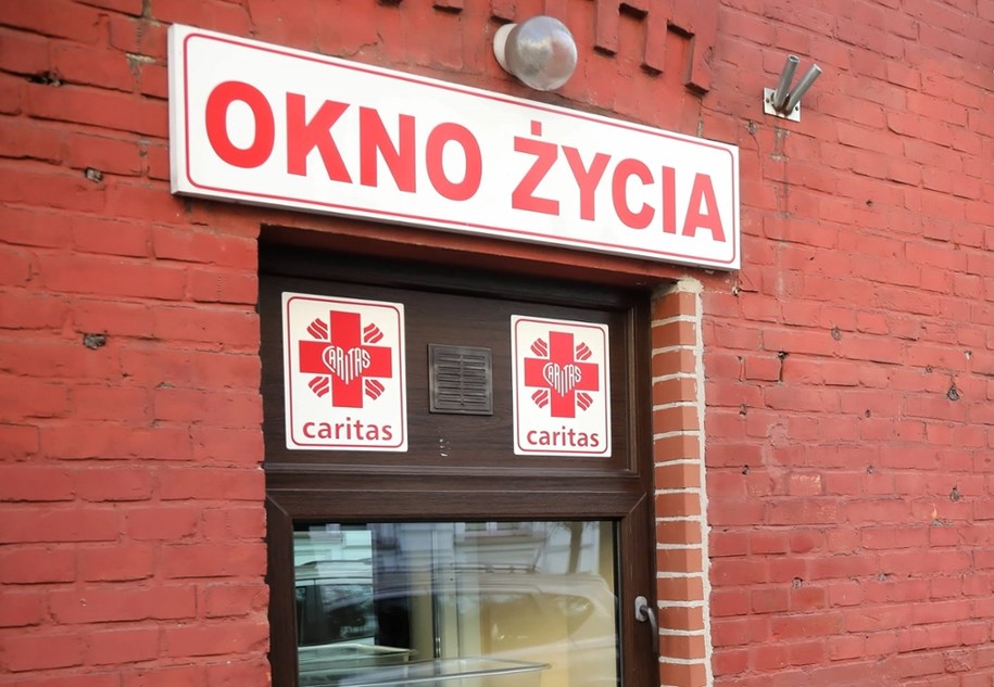 Noworodek w oknie życia. Chłopiec otrzymał już imię