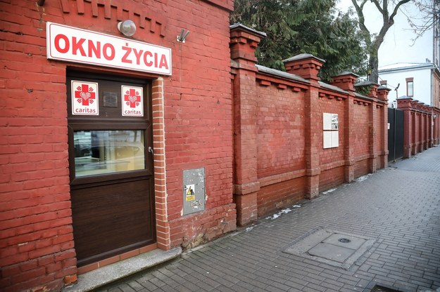 Wrocław: 20-latek zamiast noworodka w oknie życia