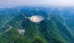Oko Nieba. FAST to największy i najczulszy radioteleskop na świecie w głębi chińskiego lasu  