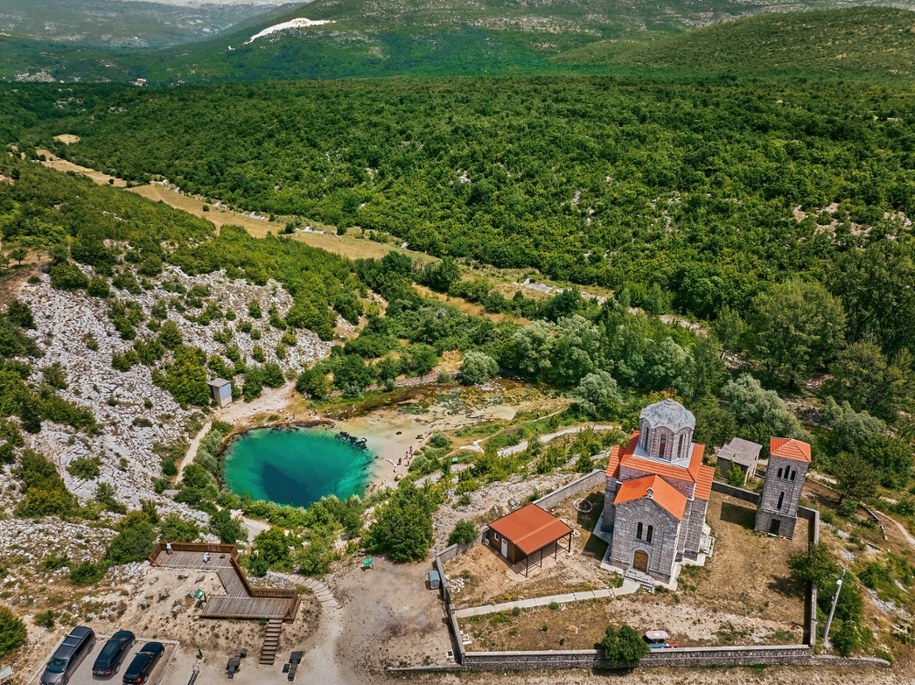 Oko Ziemi: hipnotyzujące źródło rzeki Cetina zachwyca turystów /Shutterstock