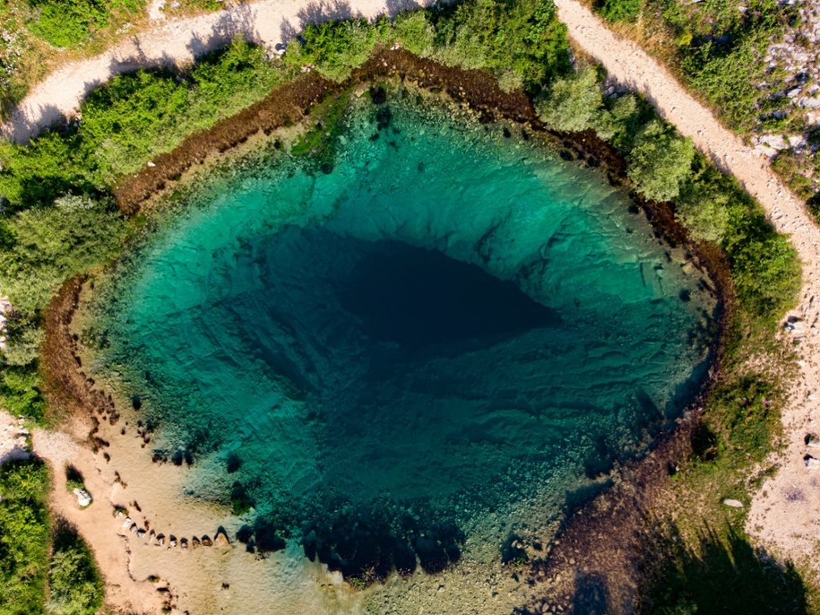 Oko Ziemi – niezwykłe źródło rzeki Cetina /Shutterstock