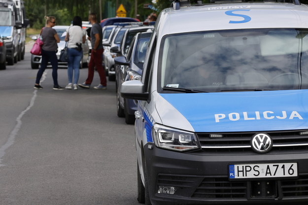 Okolice domu w miejscowości Borowce (pow. częstochowski), w którym w nocy z piątku na sobotę doszło do zabójstwa trzyosobowej rodziny /Waldemar Deska /PAP