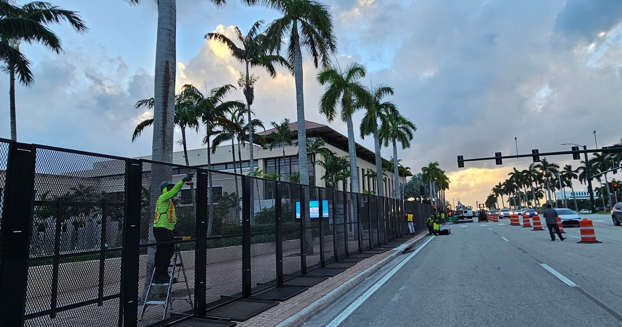 Okolice Palm Beach Convention Centre, gdzie sztab Donalda Trumpa organizuje wieczór wyborczy