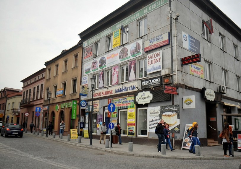 Okolice Wadowickiego Rynku to niejedyne miejsce w Małopolsce, które ma problem z natłokiem reklam /Marek Lasyk/REPORTER  /East News