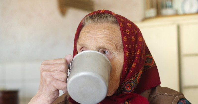 Około 1/3 dorosłych Polaków zmaga się z nadciśnieniem. Odpowiednia dieta, w tym napoje, mogą pomóc walkę ze schorzeniem /Pixel