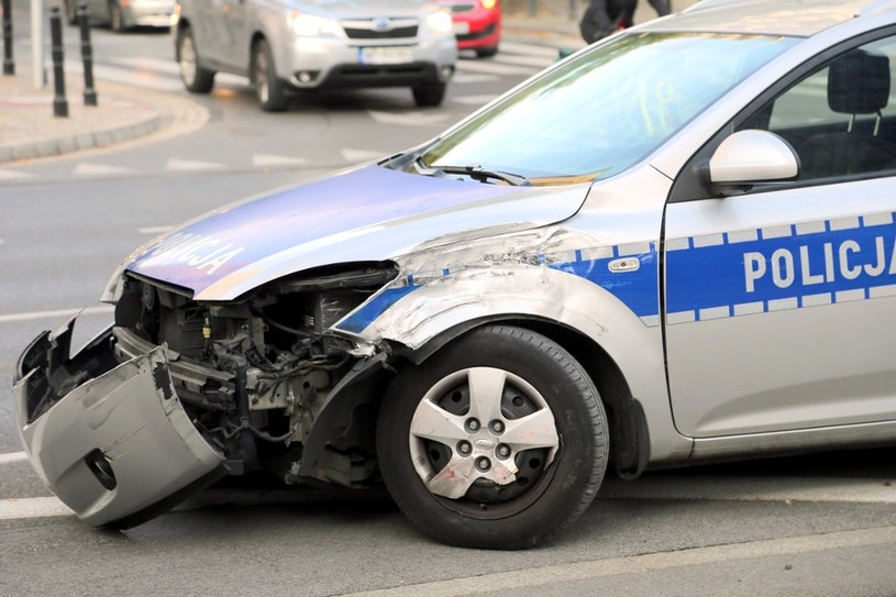Około 1/3 szkód powodują kierowcy, które nie są właścicielami pojazdów /Kamil Piklikiewicz /East News
