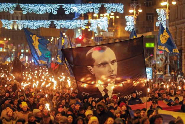 Około 1000 osób uczestniczyło w środę w Kijowie w marszu z okazji 111. rocznicy urodzin przywódcy ukraińskich nacjonalistów Stepana Bandery /SERGEY DOLZHENKO /PAP/EPA
