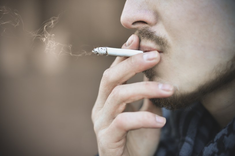 Około 90 proc. chorych na raka płuc to osoby palące papierosy /123RF/PICSEL