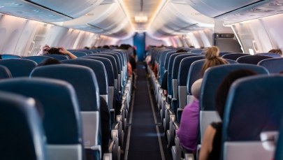 Okradał ludzi podczas lotu. Jego łupem padło ponad 20 tys. dolarów