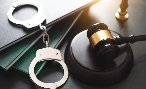 Okradali szkołę w Kaliszu. Nauczycielki, była dyrektorka i jej mąż z zarzutami