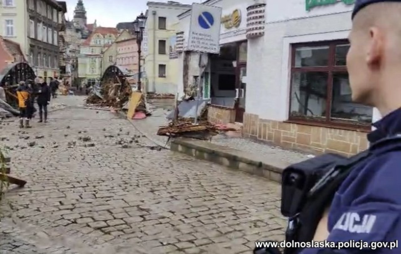 Okradł ratowników WOPR, gdy odsypiali po akcji. "Hiena" w rękach policji