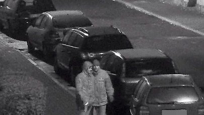 Okradli sklepy jubilerskie w Kluczborku. Policja publikuje wizerunek złodziei