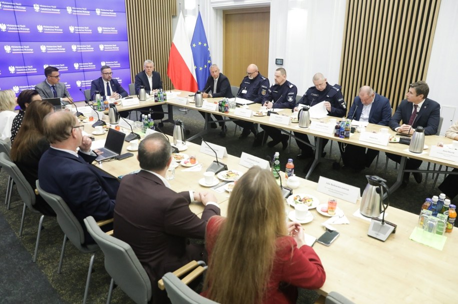 Okrągły stół w sprawie bezpieczeństwa na uczelniach /Tomasz Gzell    /PAP