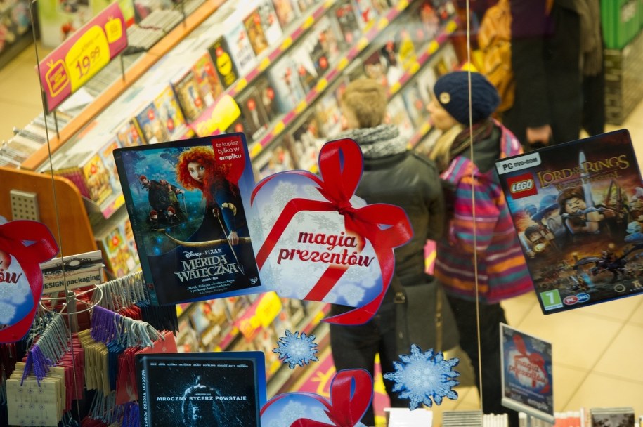 Okres przedświąteczny to czas prezentów dla banków /Grzegorz Michałowski /PAP
