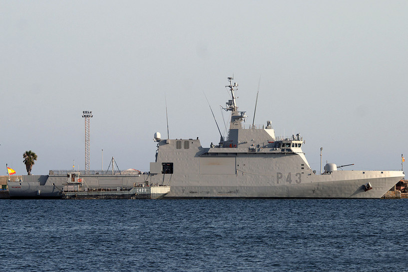 Okręt BAM Relampago służy m.in. do wykonywania misji bezpieczeństwa morskiego /Sergio Acosta/ http://losbarcosdeeugenio.com/barcos/es/es/ae_P43.html/ Creative Commons Attribution-Share Alike 3.0 Unported license /Wikipedia