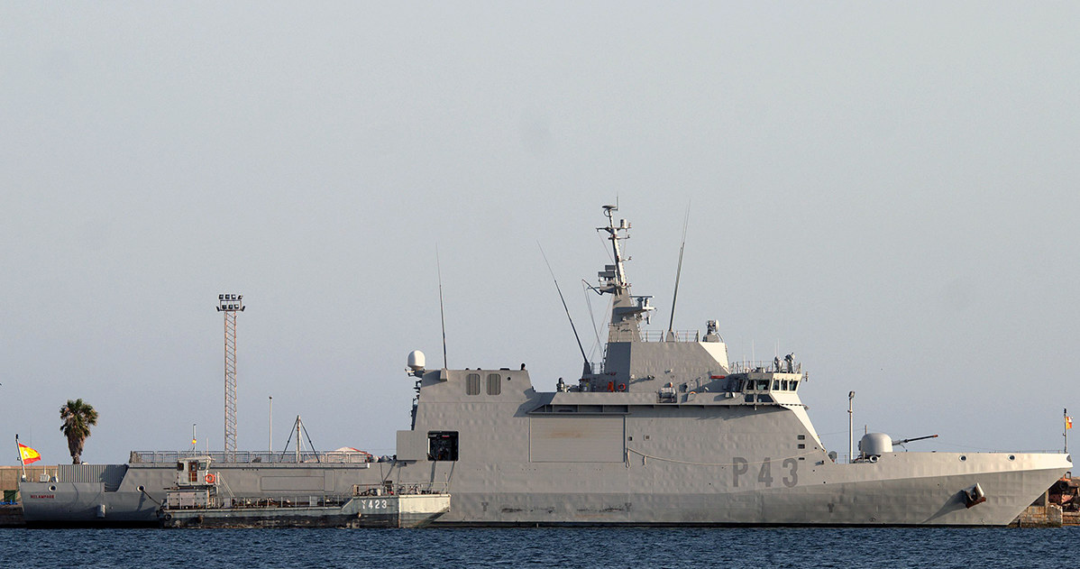 Okręt BAM Relampago służy m.in. do wykonywania misji bezpieczeństwa morskiego /Sergio Acosta/ http://losbarcosdeeugenio.com/barcos/es/es/ae_P43.html/ Creative Commons Attribution-Share Alike 3.0 Unported license /Wikipedia