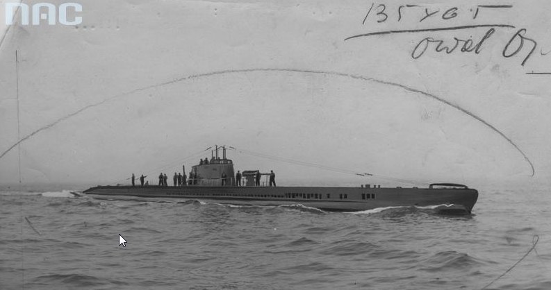 Okręt podwodny "Żbik" na morzu /Z archiwum Narodowego Archiwum Cyfrowego