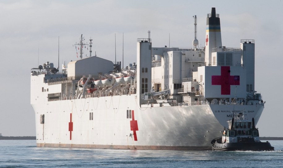 Okręt szpitalny USNS Mercy /Shutterstock